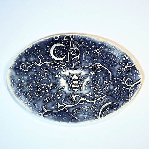 Hanging Tile Bee Garden Blue