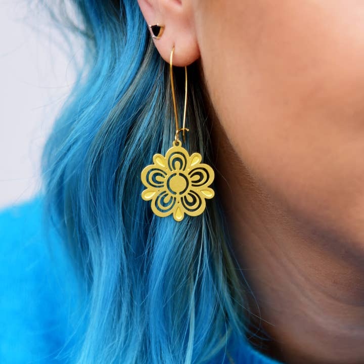 Retro Flower Earrings Gold
