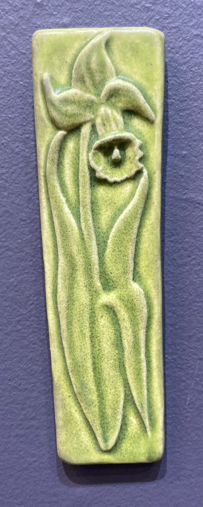 2x7 Daffodil Tile Tree Frog Glaze
