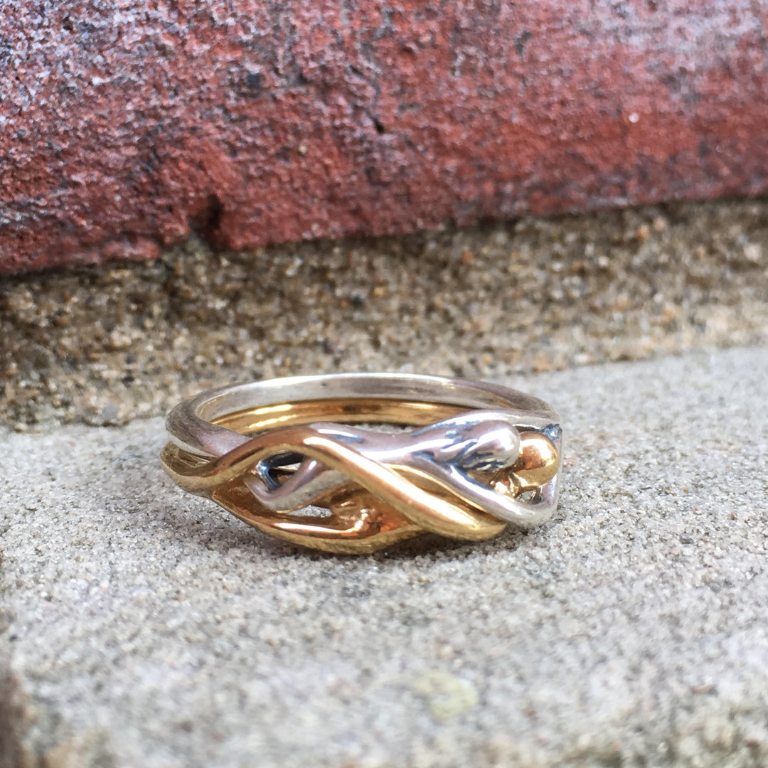 Man Woman Embrace Ring SG 5.5