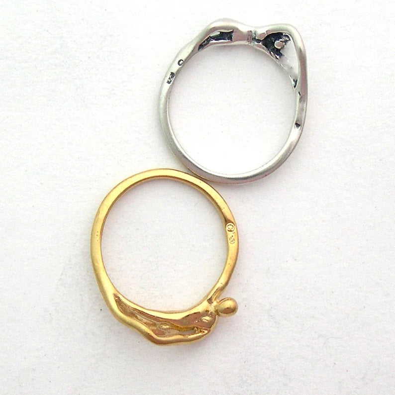 Man Woman Embrace Ring SG 6