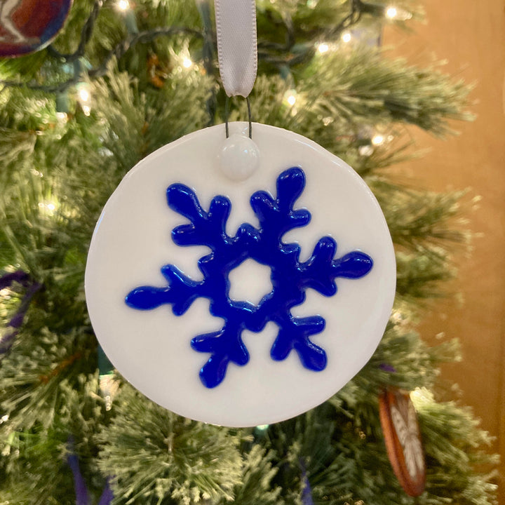 D'Lights Ornament 2023 Large White + Blue 1