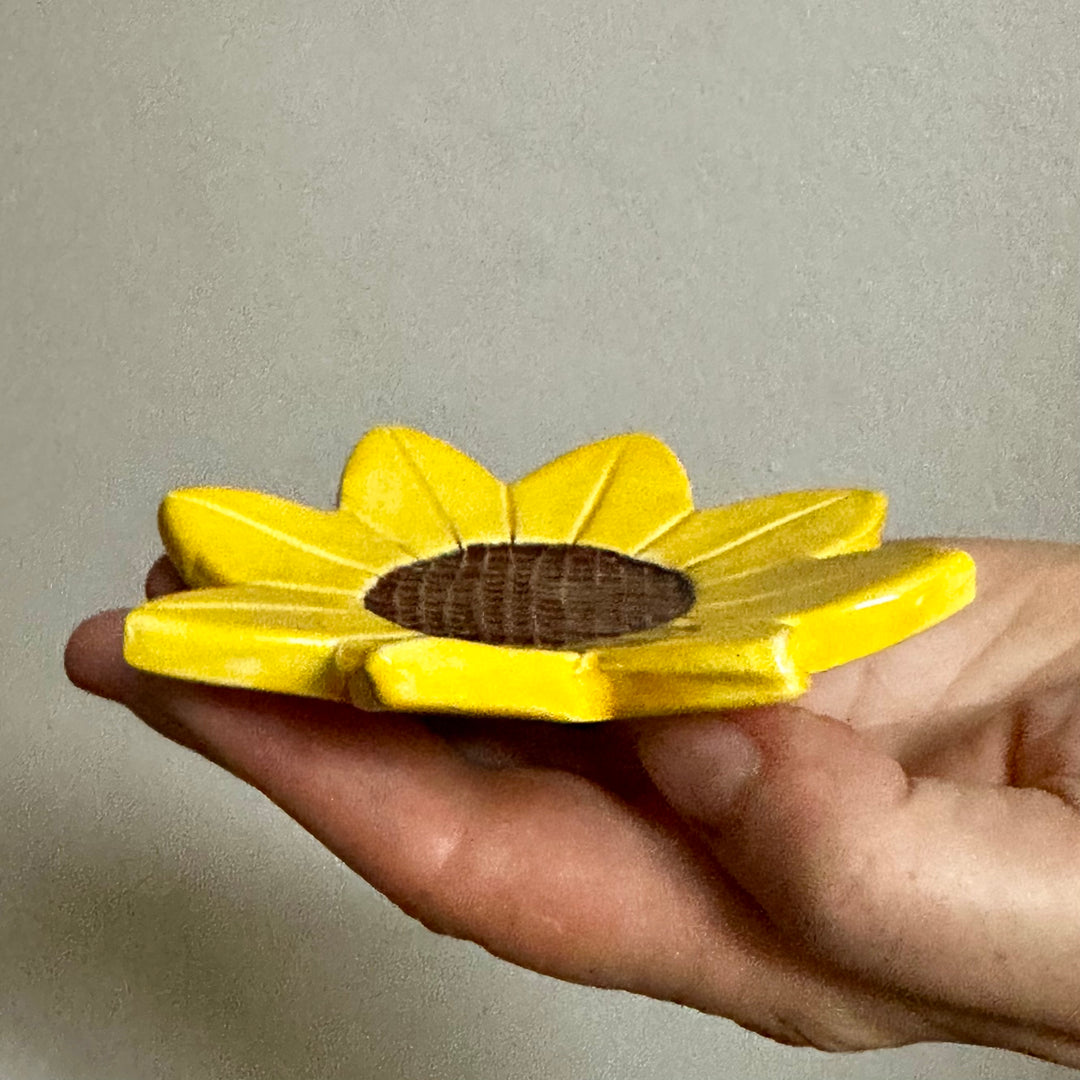 Medium Sunflower Dishes