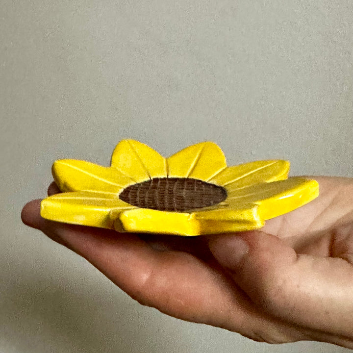 Medium Sunflower Dishes