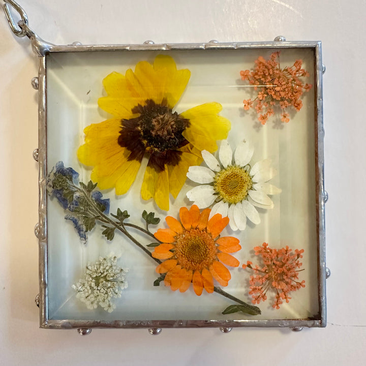 Small Diamond Shaped Pressed Flower