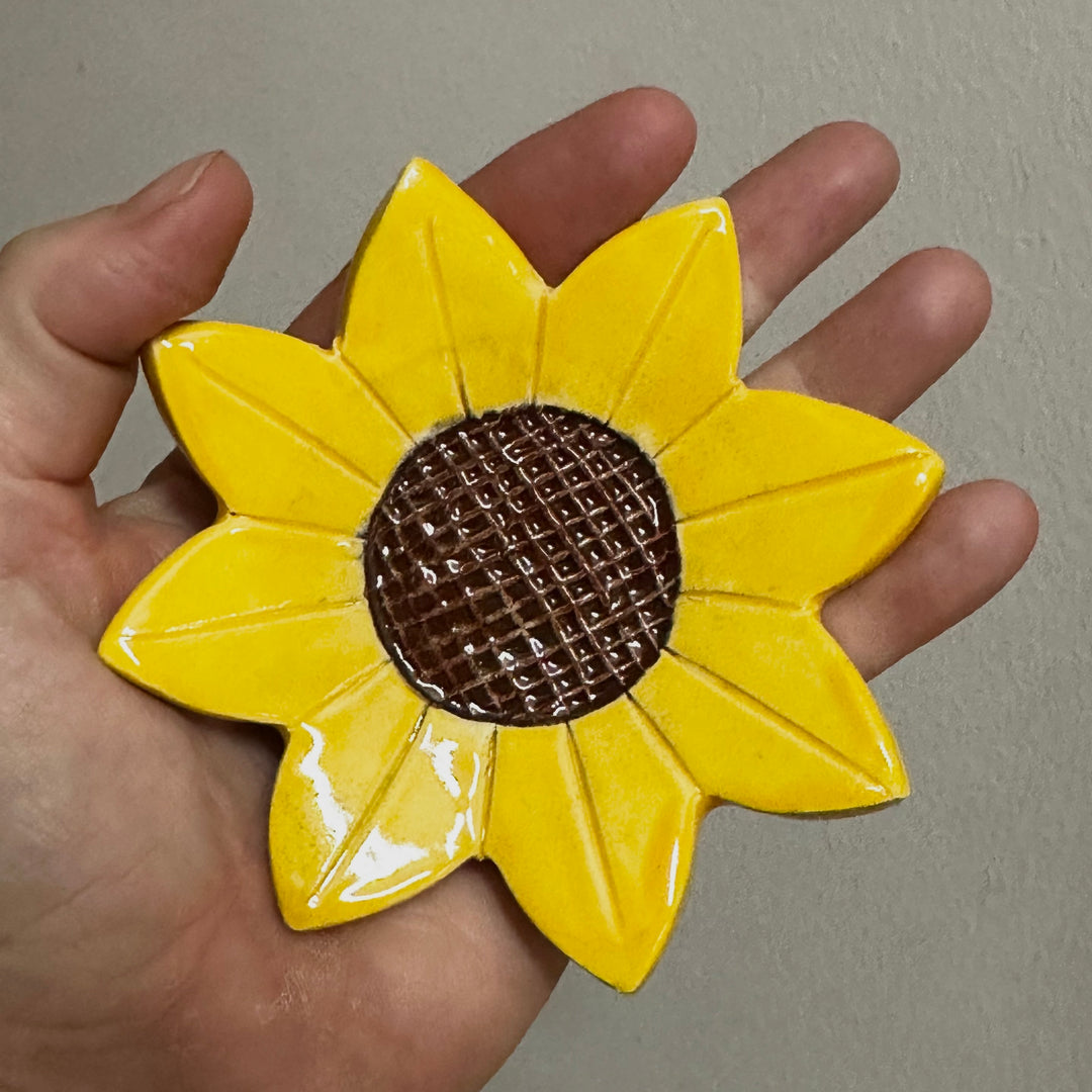Medium Sunflower Dishes