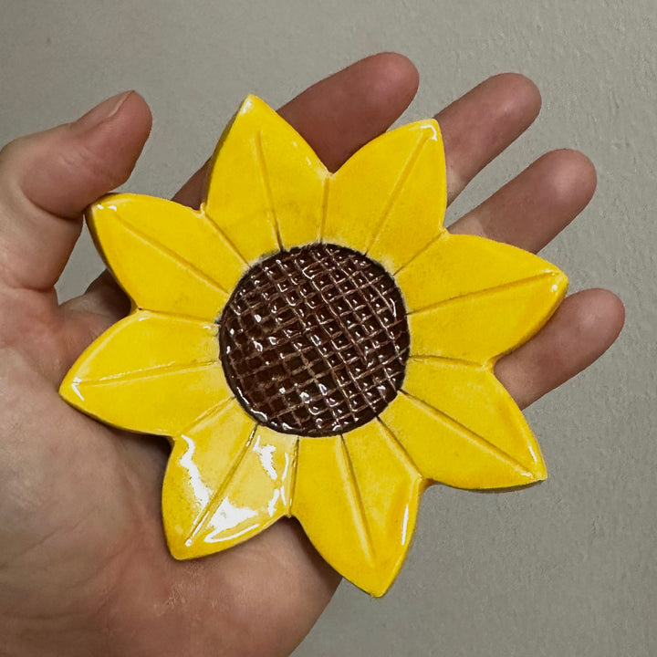 Medium Sunflower Dishes