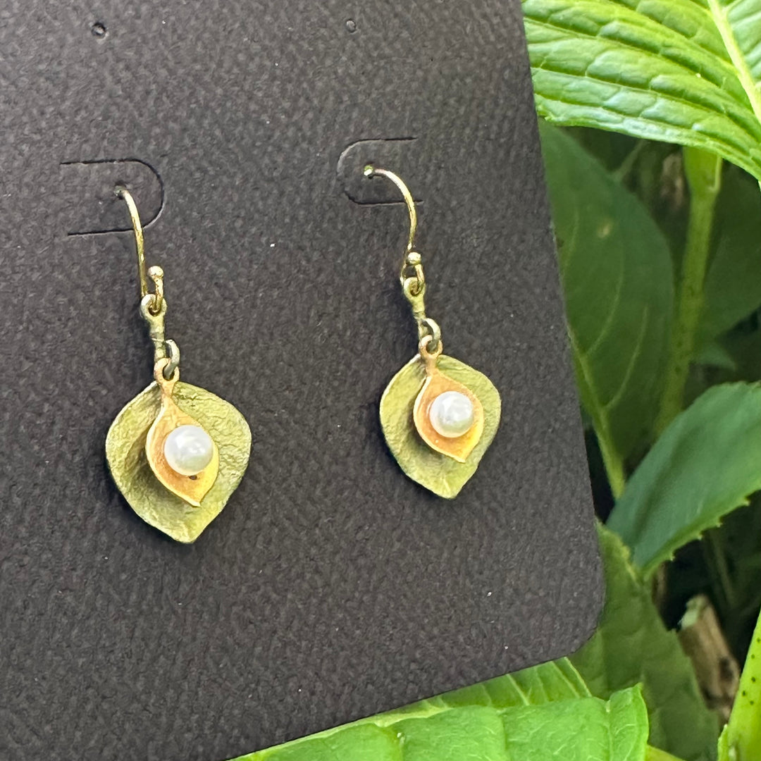 Eucalyptus Round Leaf Pearl Wire Earrings