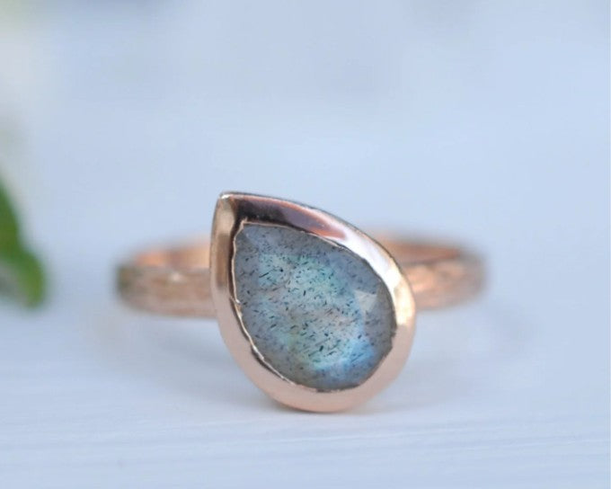 Beatriz Ring Rainbow Labradorite Rose Gold