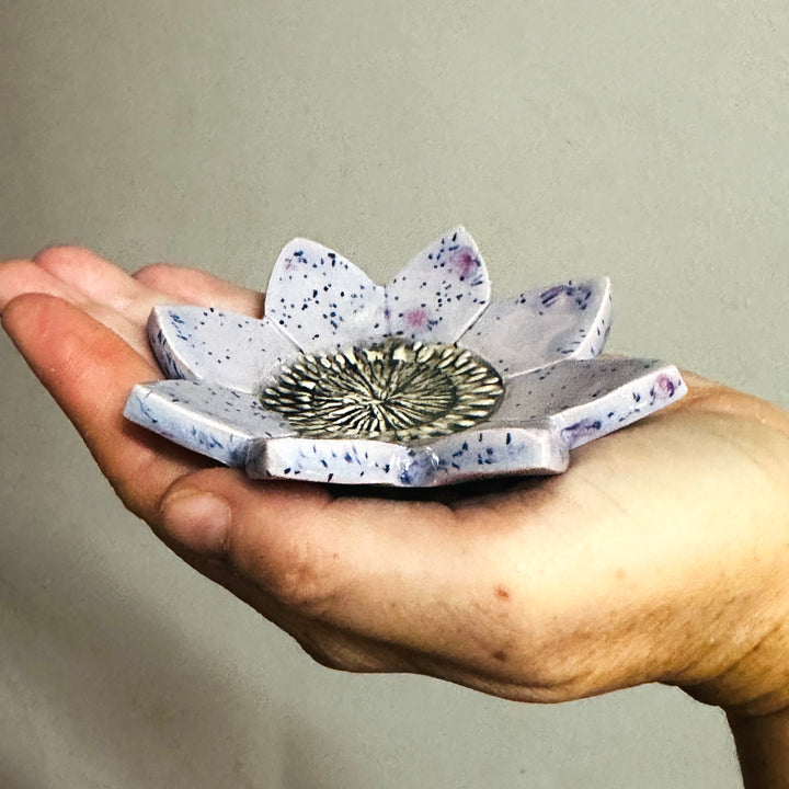 Medium Purple Daisy Dishes