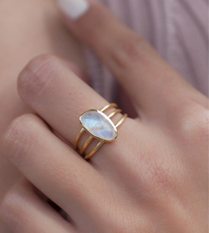 Lizet Ring Moonstone Gold 10