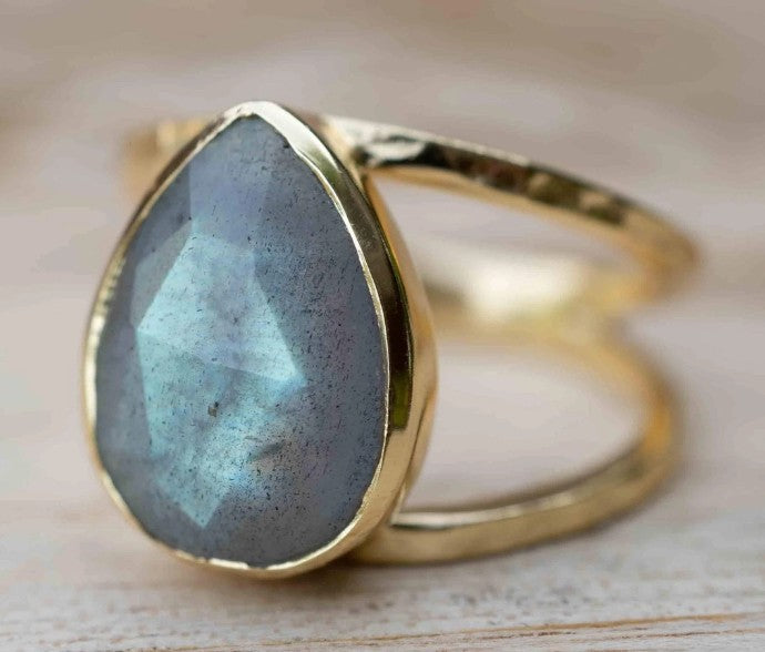 Marcia Ring Rainbow Labradorite Gold