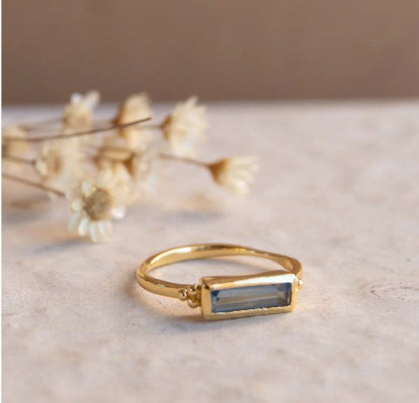 Mariana Ring Iolite Hydro Gold