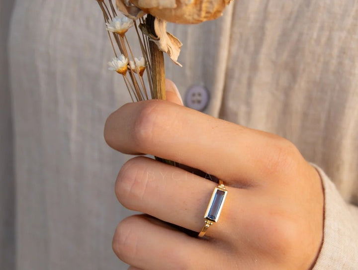 Mariana Ring Iolite Hydro Gold