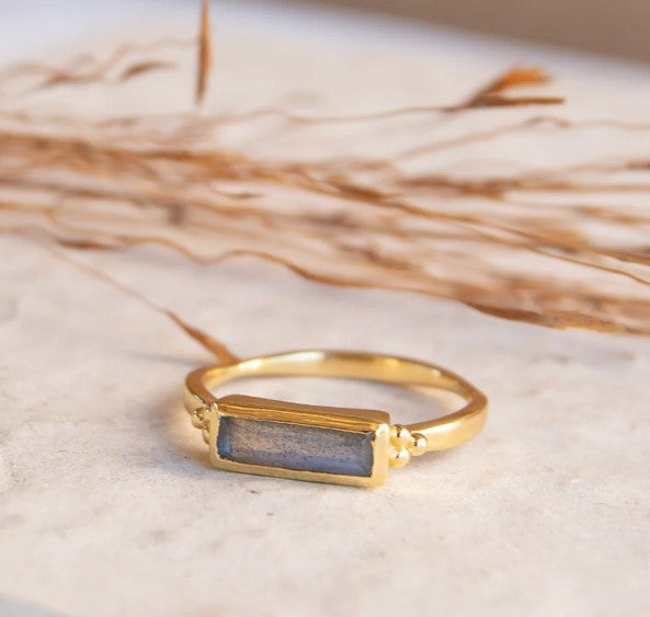 Mariana Ring Labradorite Gold