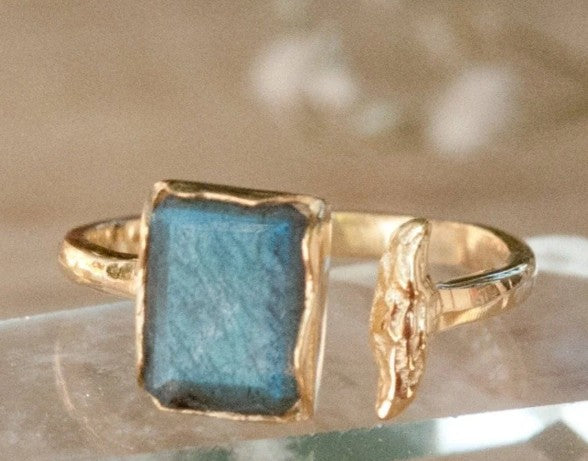 Marina Ring Labradorite Gold