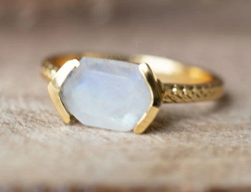 Clauy Ring Moonstone Gold Plated