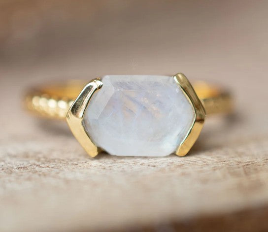 Clauy Ring Moonstone Gold Plated