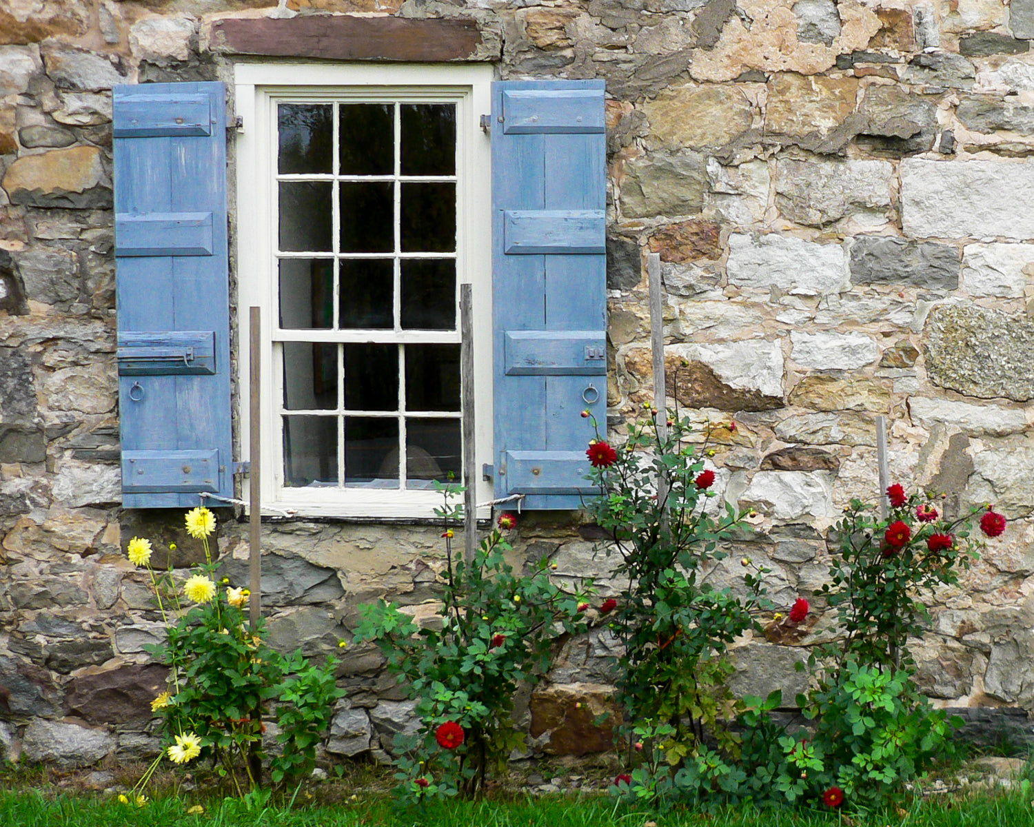Window Scences A Summer Window Scene – Glass Growers Gallery & Gifts