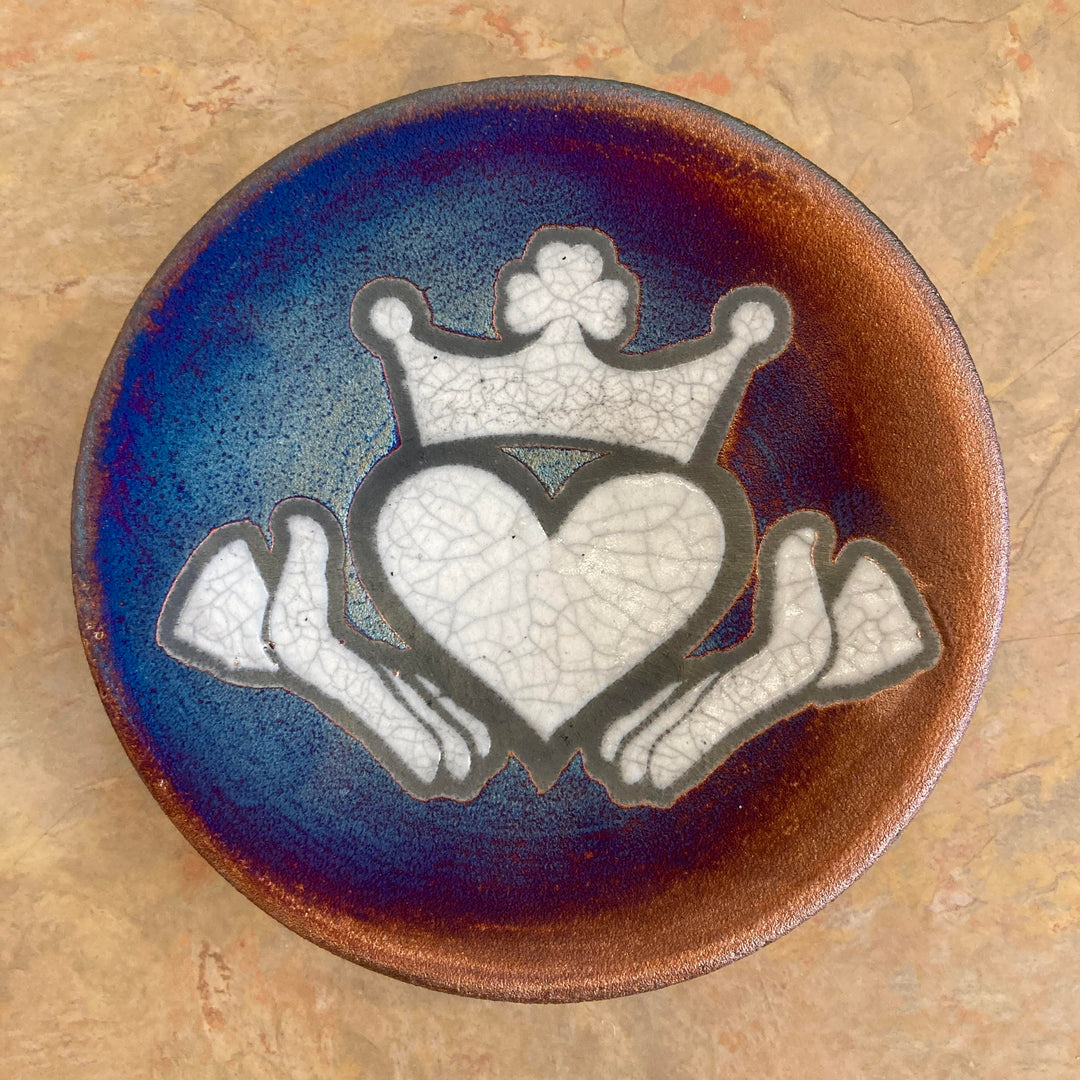 Small Silhouette Plate Claddagh