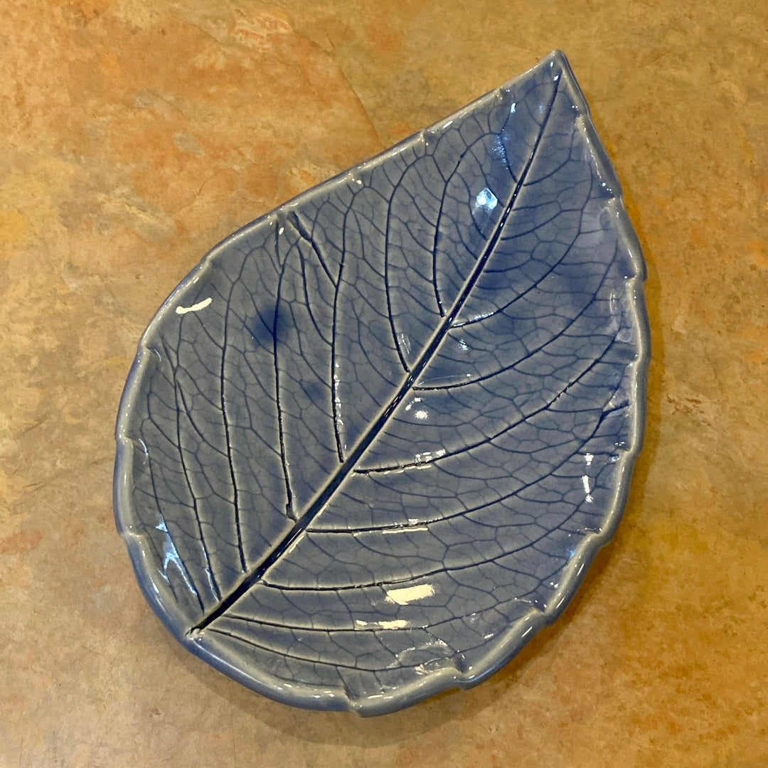 Hydrangea Leaf Dish Medium Blue